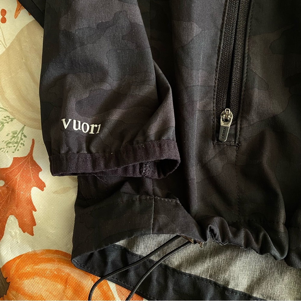 Vuori Black Hooded Utility Jacket with Subtle Camo - Picture 4 of 7
